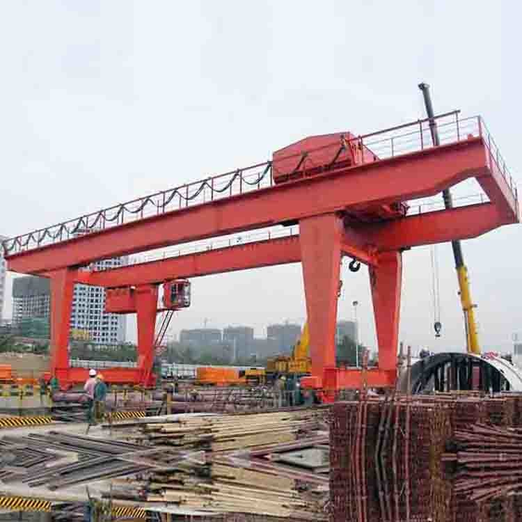 Quayside Portal Gantry Crane To Lift Shipping Container 40FT 20FT Large